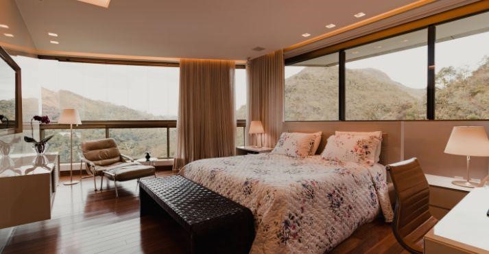 hotel-room-with-abundant-natural-light