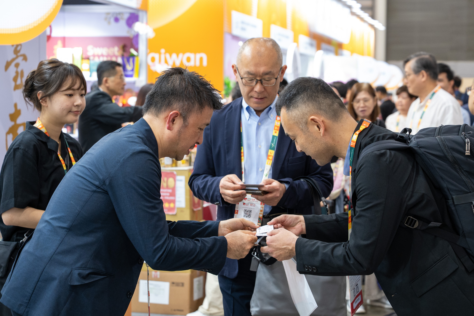 FHA26_About_Photo_Business Networking