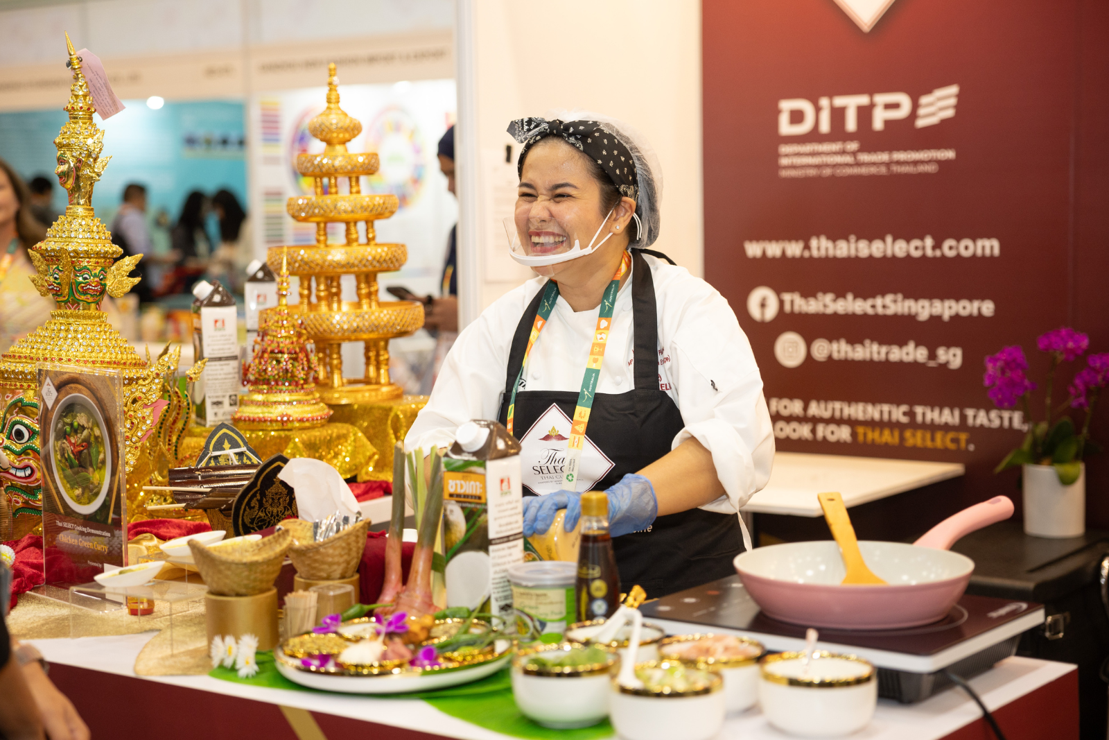 woman-similing-at-a-food-stall
